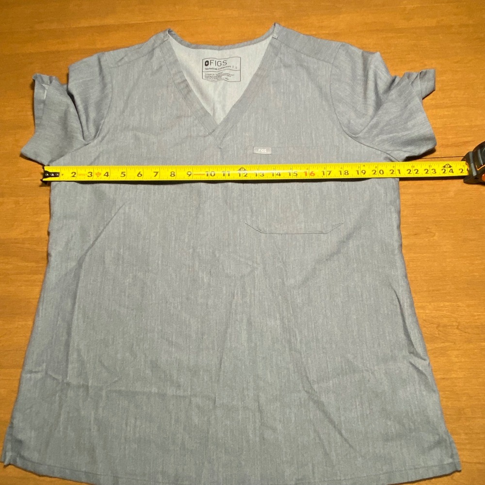 FIGS Technical Collection Gray Catarina Top and Zamora Joggers Scrubs Set Large - Picture 2 of 11
